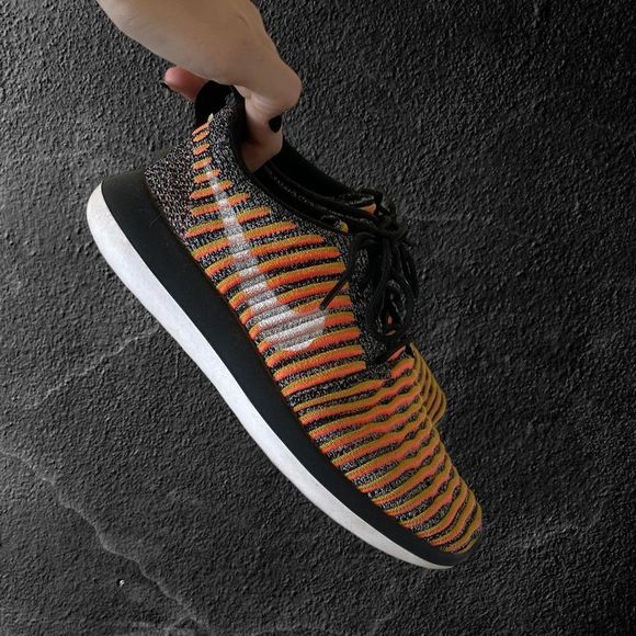 Nike Roshe Two Flyknit Shoes - Picture 1 of 3
